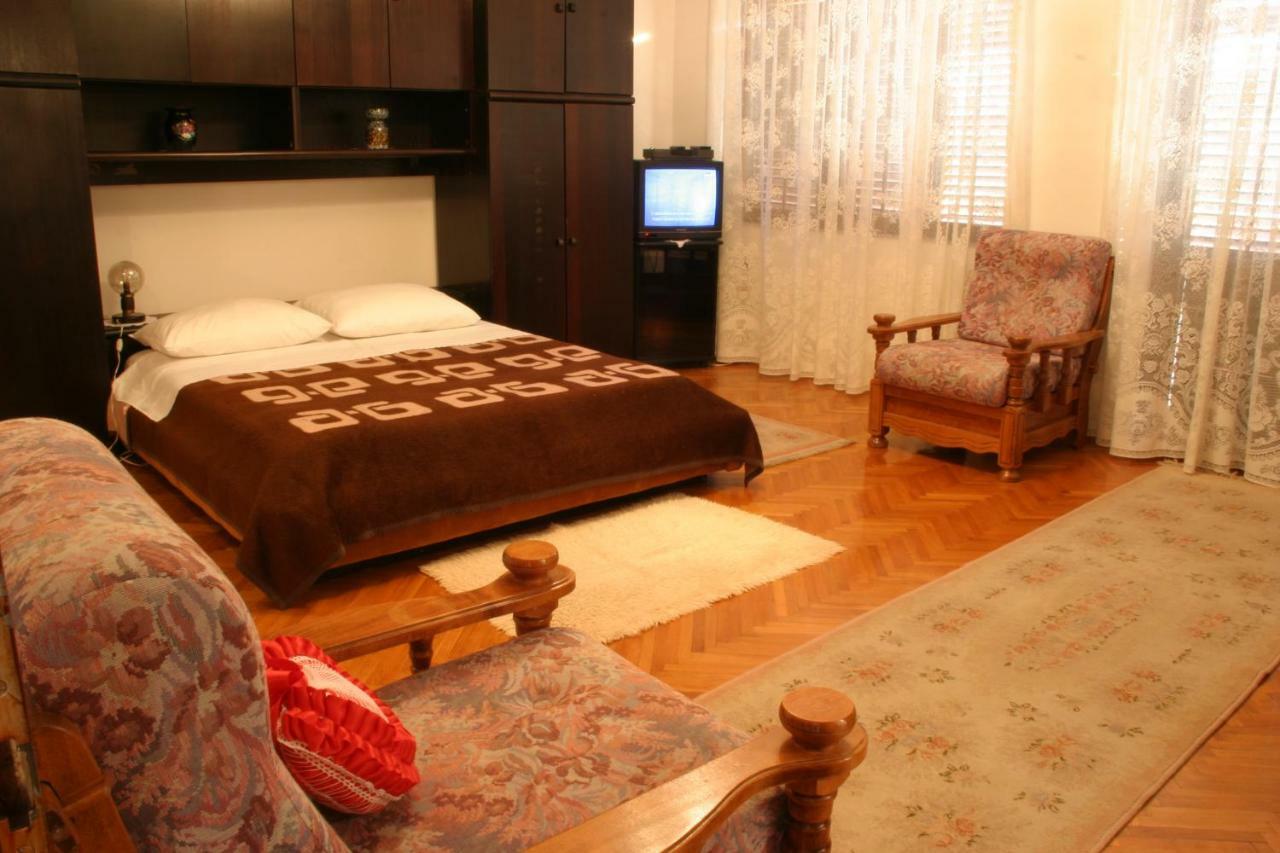 Villa Nina โนวีวีโนดอลสกี ภายนอก รูปภาพ