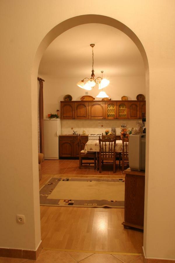 Villa Nina โนวีวีโนดอลสกี ภายนอก รูปภาพ