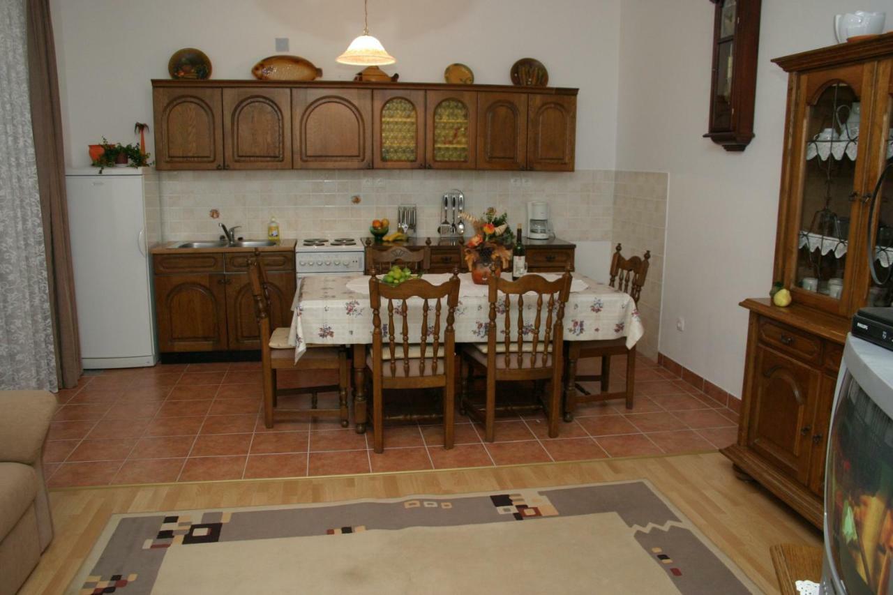 Villa Nina โนวีวีโนดอลสกี ภายนอก รูปภาพ